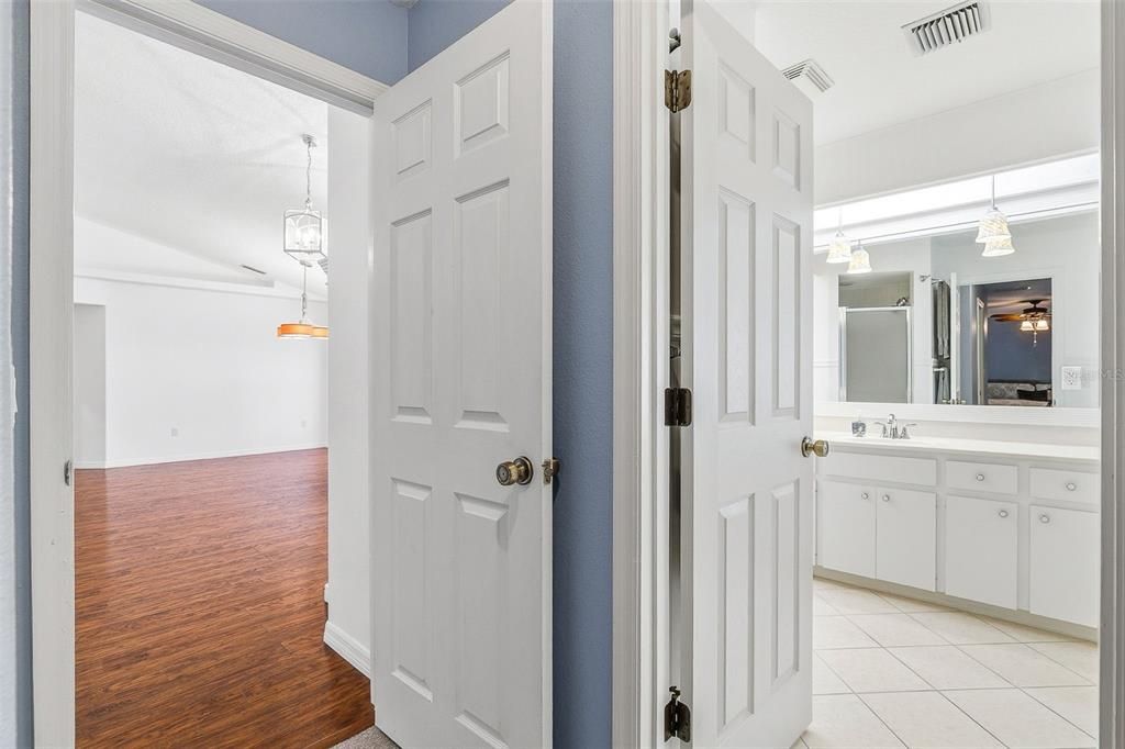 En Venta: $479,999 (3 camas, 2 baños, 2146 Pies cuadrados)