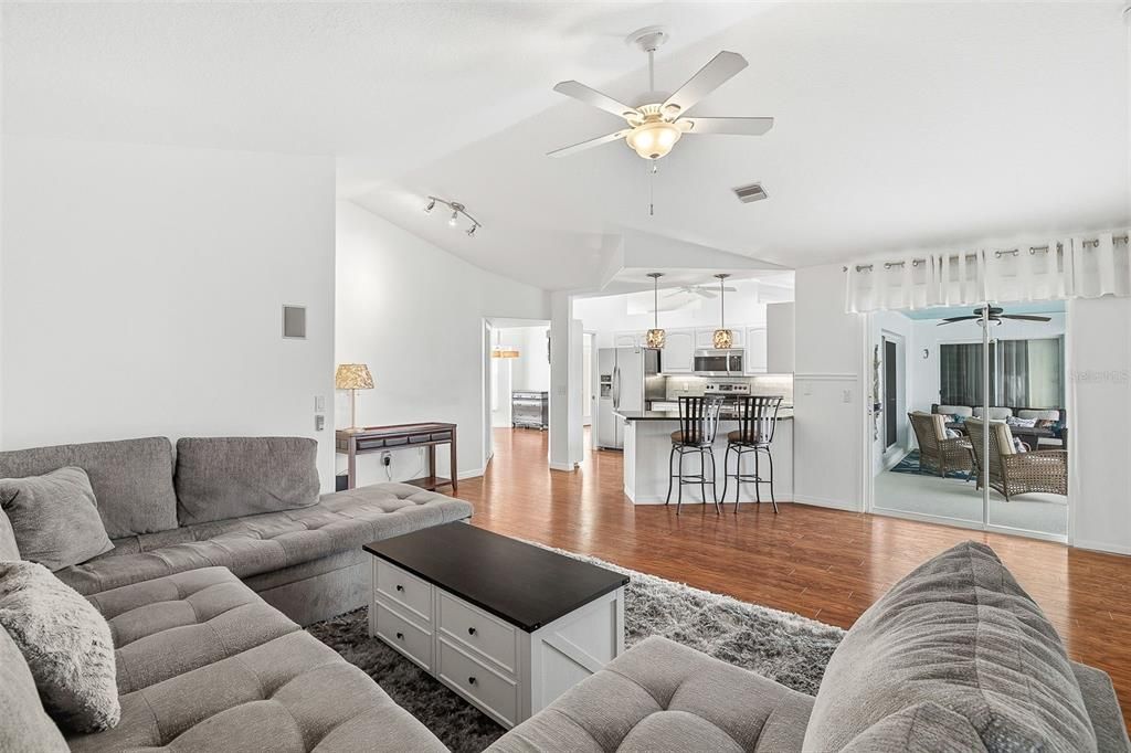 En Venta: $479,999 (3 camas, 2 baños, 2146 Pies cuadrados)