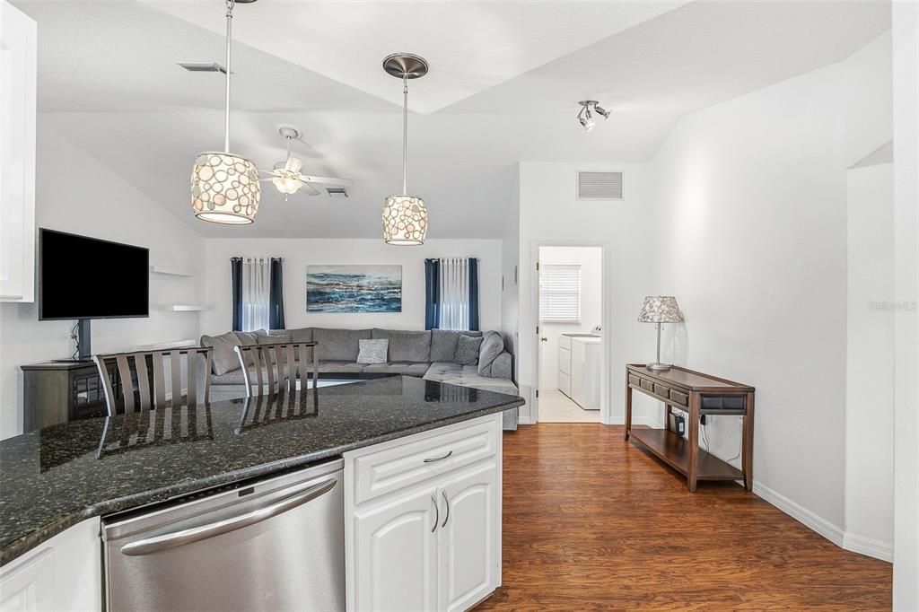 En Venta: $479,999 (3 camas, 2 baños, 2146 Pies cuadrados)