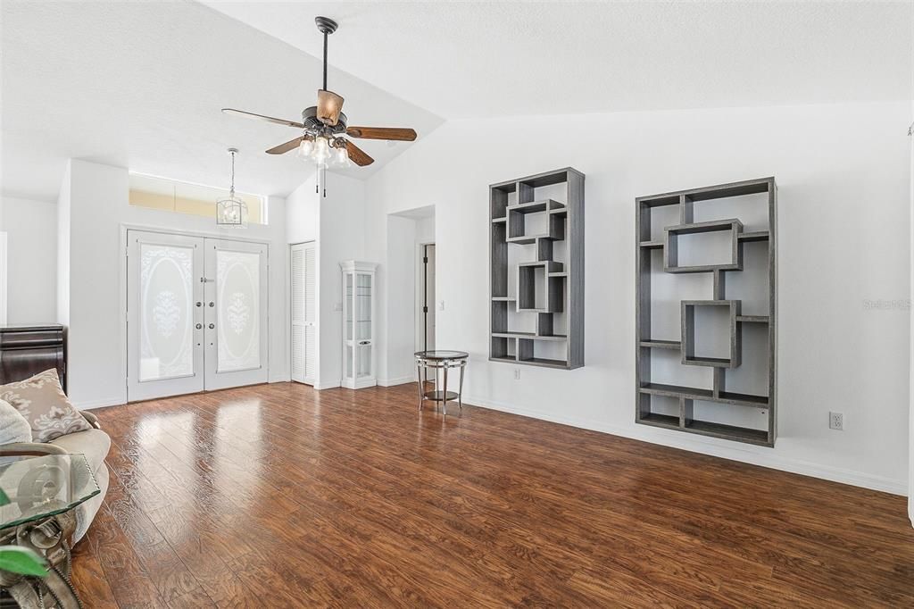 En Venta: $479,999 (3 camas, 2 baños, 2146 Pies cuadrados)