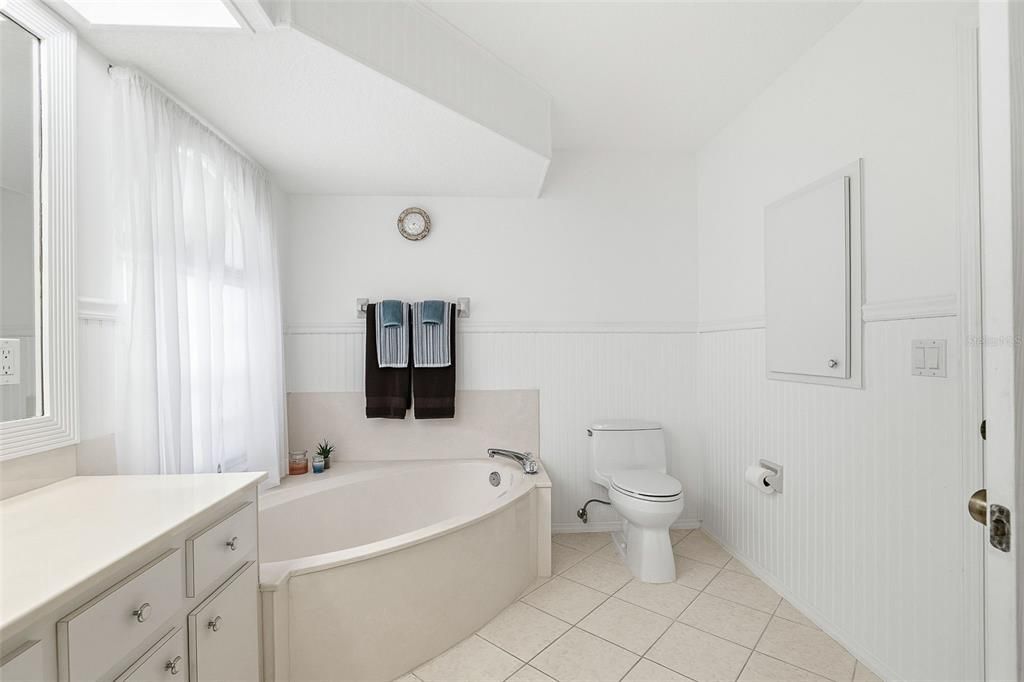 En Venta: $479,999 (3 camas, 2 baños, 2146 Pies cuadrados)