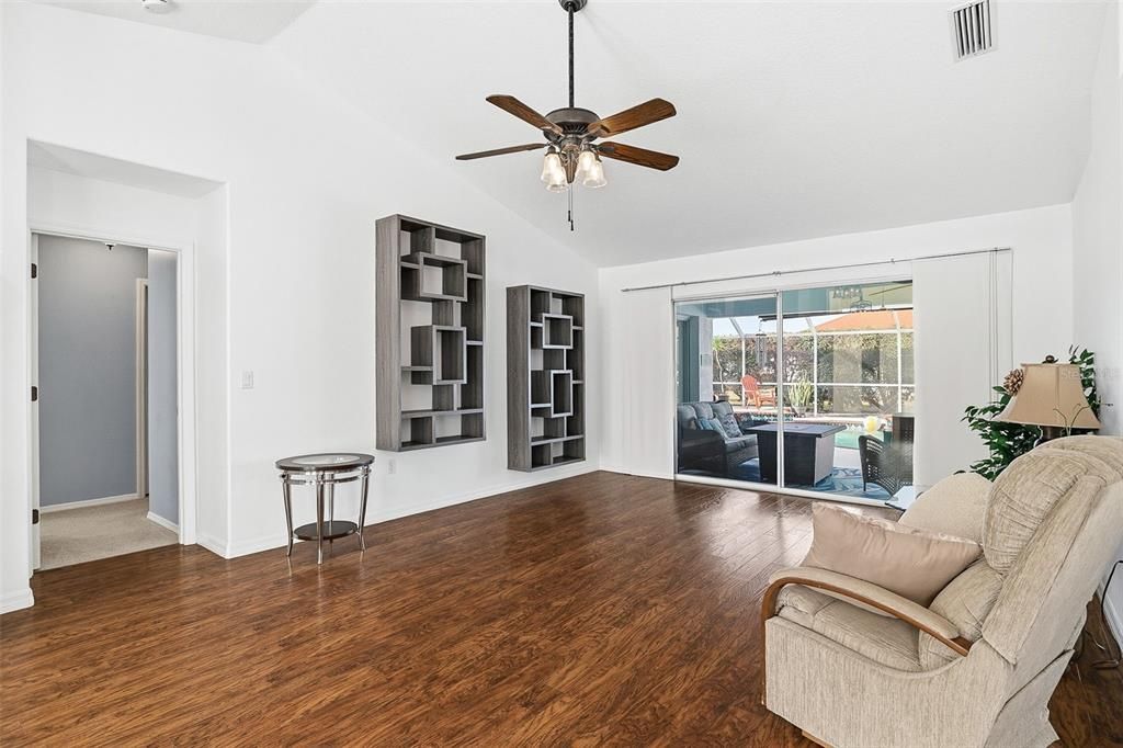 En Venta: $479,999 (3 camas, 2 baños, 2146 Pies cuadrados)