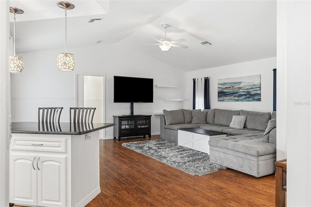 En Venta: $479,999 (3 camas, 2 baños, 2146 Pies cuadrados)