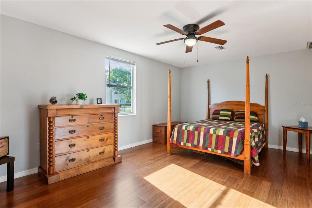 En Venta: $259,900 (3 camas, 2 baños, 1424 Pies cuadrados)