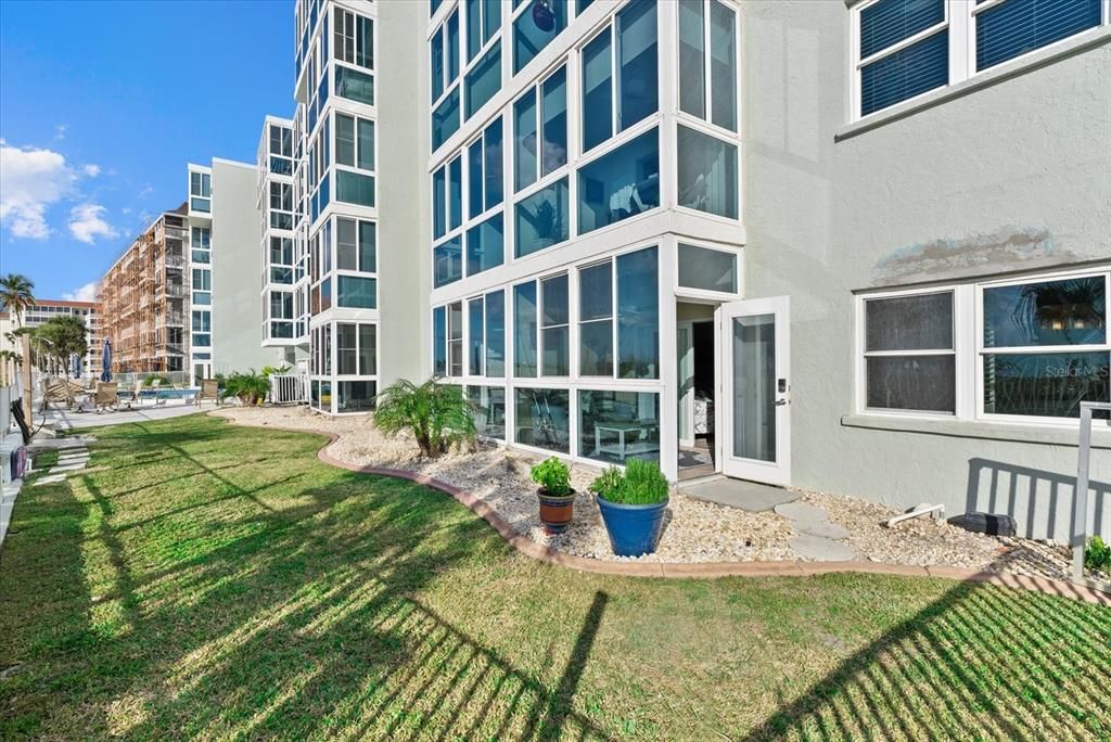 For Sale: $515,000 (2 beds, 2 baths, 872 Square Feet)