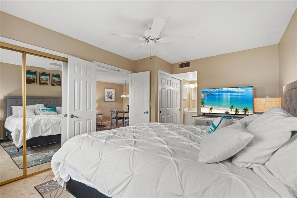 For Sale: $515,000 (2 beds, 2 baths, 872 Square Feet)