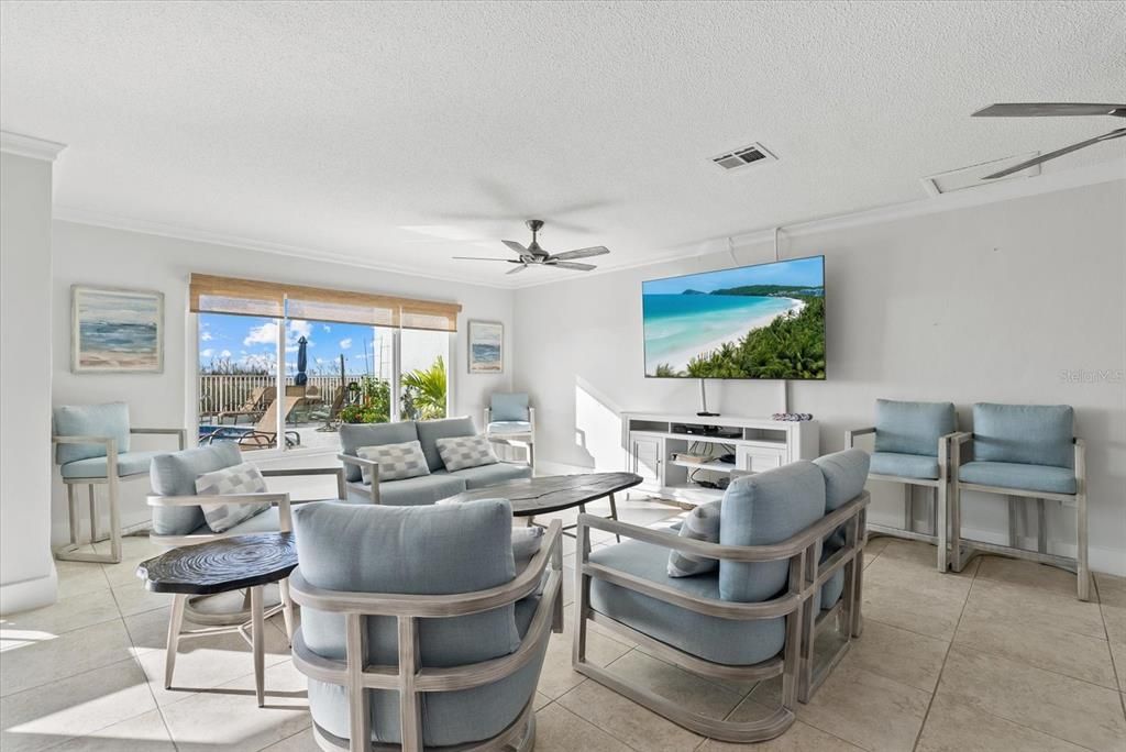 For Sale: $515,000 (2 beds, 2 baths, 872 Square Feet)