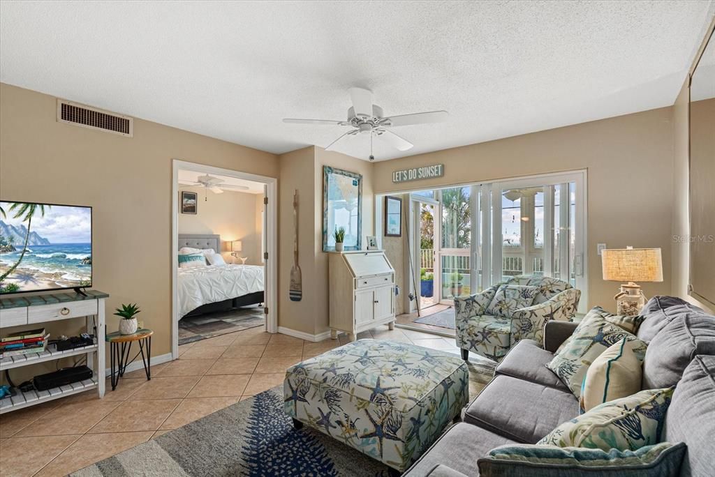 For Sale: $515,000 (2 beds, 2 baths, 872 Square Feet)