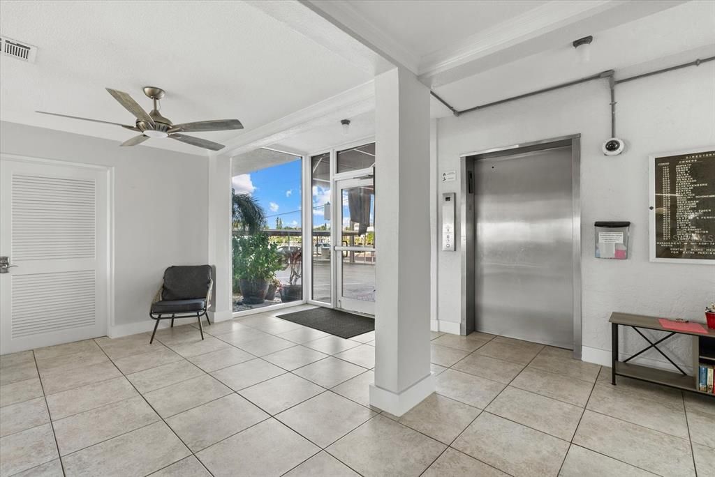 For Sale: $515,000 (2 beds, 2 baths, 872 Square Feet)