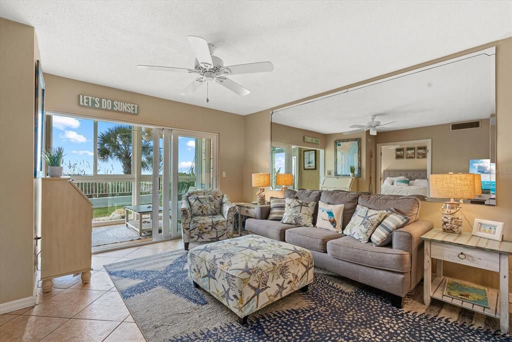 For Sale: $515,000 (2 beds, 2 baths, 872 Square Feet)