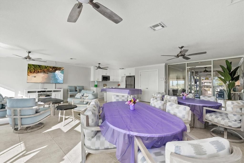 For Sale: $515,000 (2 beds, 2 baths, 872 Square Feet)