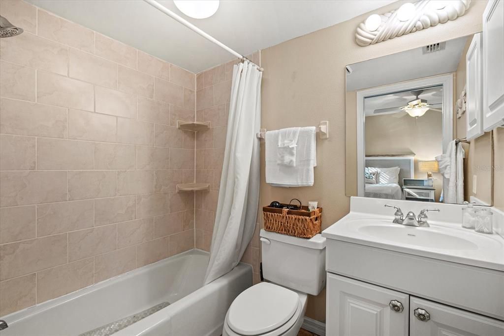 For Sale: $515,000 (2 beds, 2 baths, 872 Square Feet)