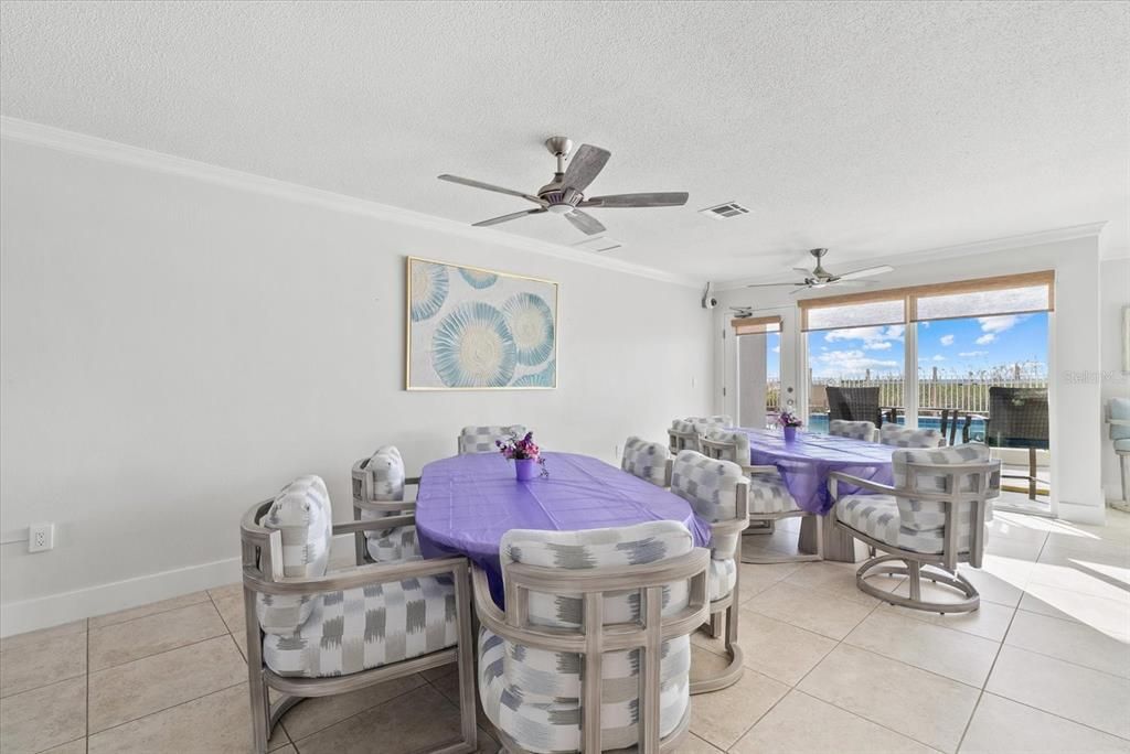 For Sale: $515,000 (2 beds, 2 baths, 872 Square Feet)