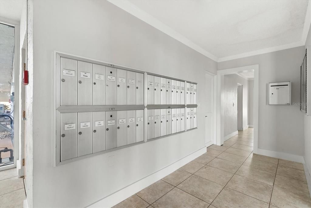 For Sale: $515,000 (2 beds, 2 baths, 872 Square Feet)