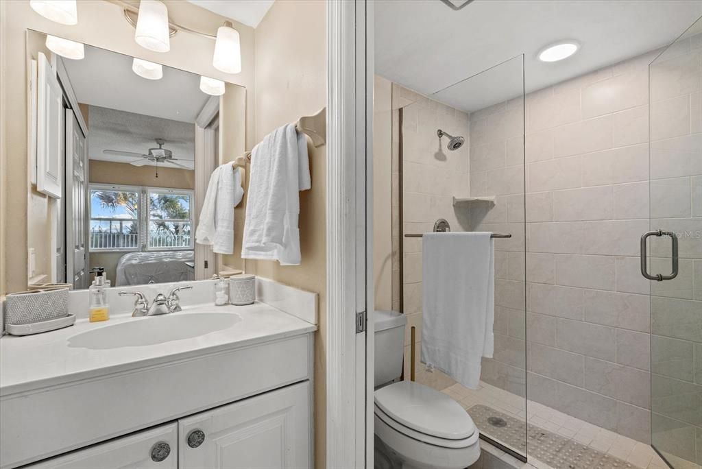 For Sale: $515,000 (2 beds, 2 baths, 872 Square Feet)