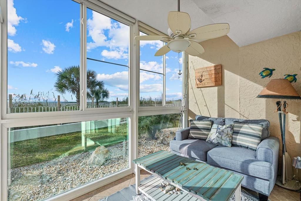 For Sale: $515,000 (2 beds, 2 baths, 872 Square Feet)