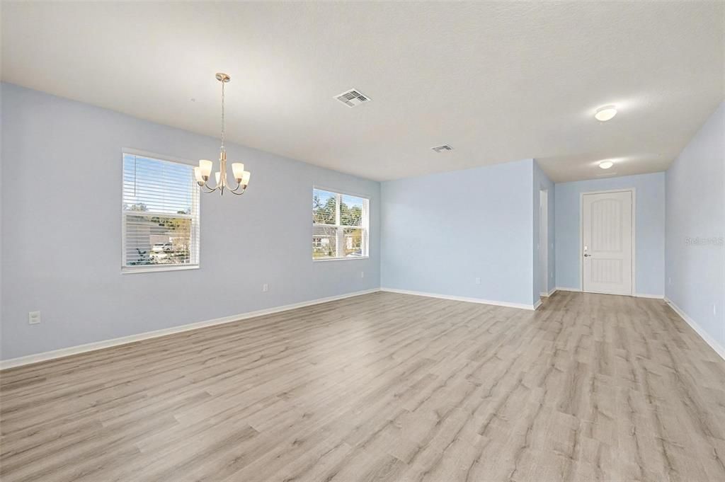 待售: $560,000 (5 贝兹, 3 浴室, 3530 平方英尺)