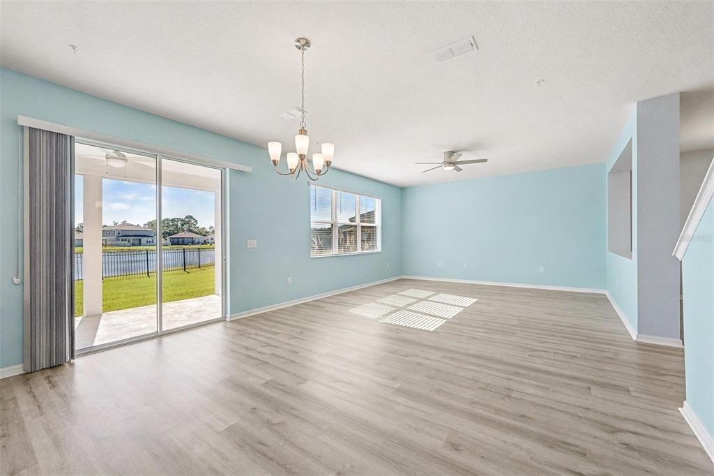 待售: $560,000 (5 贝兹, 3 浴室, 3530 平方英尺)