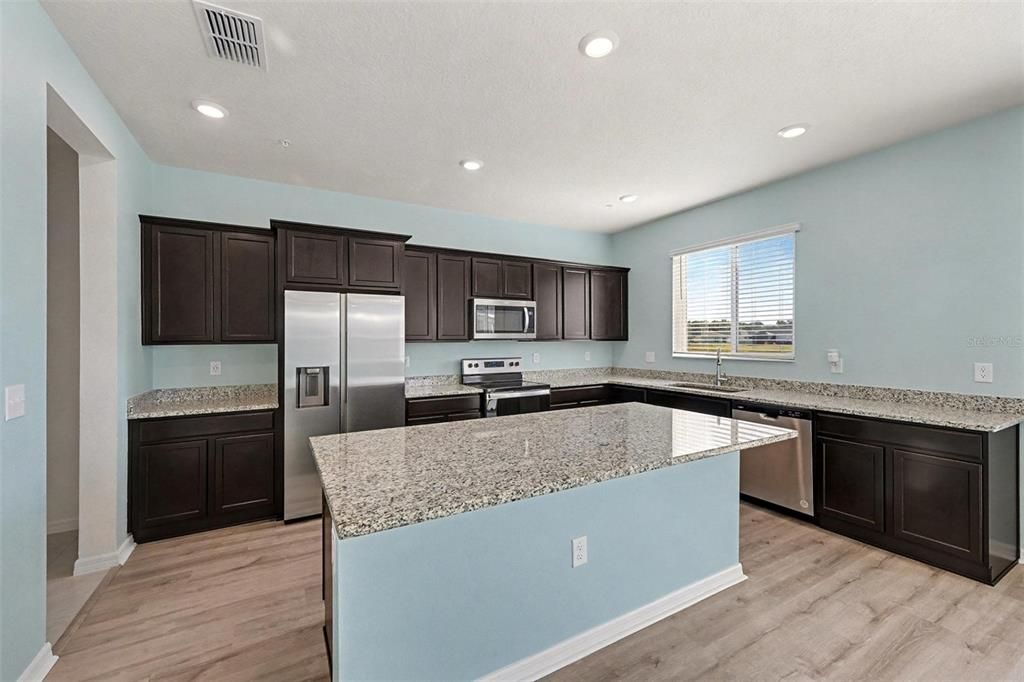 待售: $560,000 (5 贝兹, 3 浴室, 3530 平方英尺)