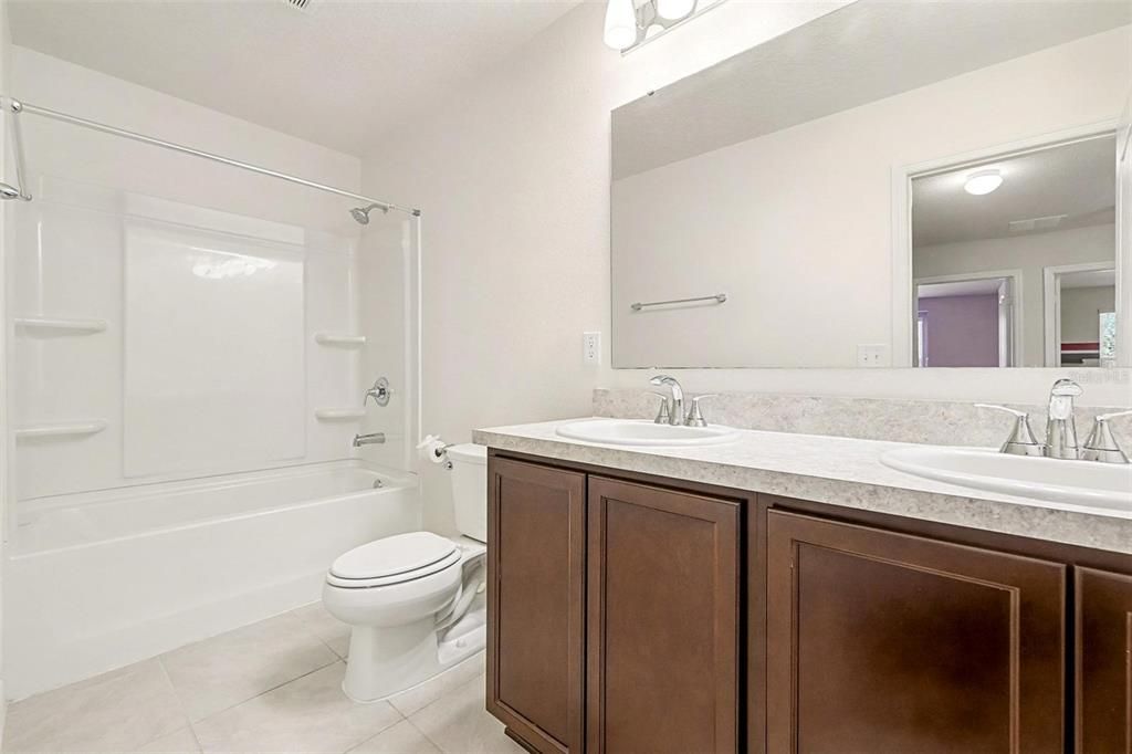 待售: $560,000 (5 贝兹, 3 浴室, 3530 平方英尺)