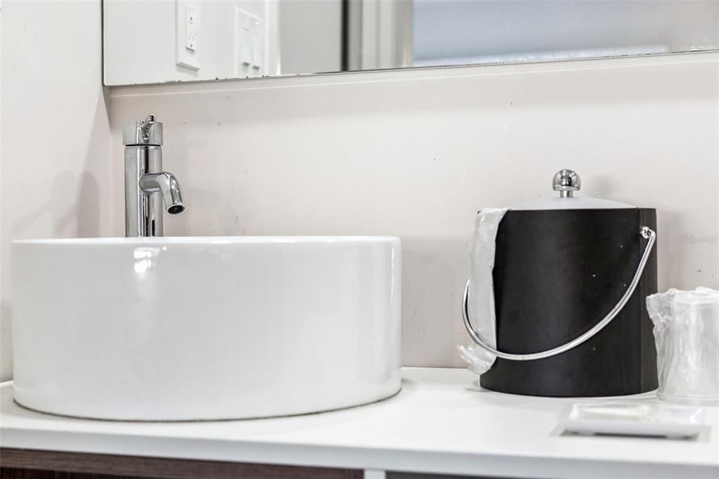 待售: $65,000 (1 贝兹, 1 浴室, 231 平方英尺)