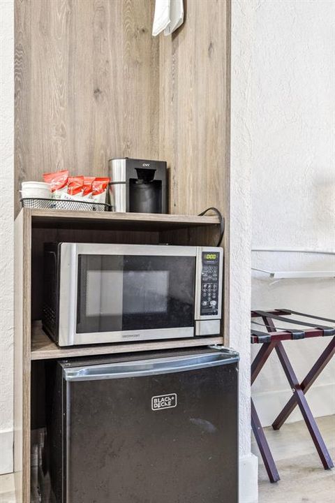 待售: $65,000 (1 贝兹, 1 浴室, 231 平方英尺)