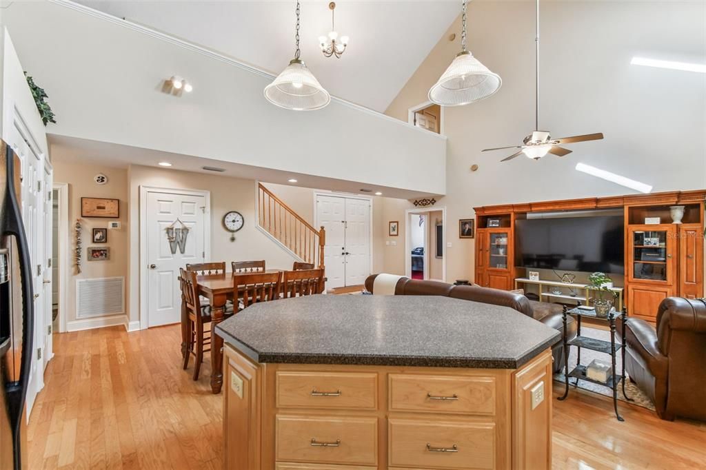 En Venta: $625,000 (4 camas, 3 baños, 2516 Pies cuadrados)