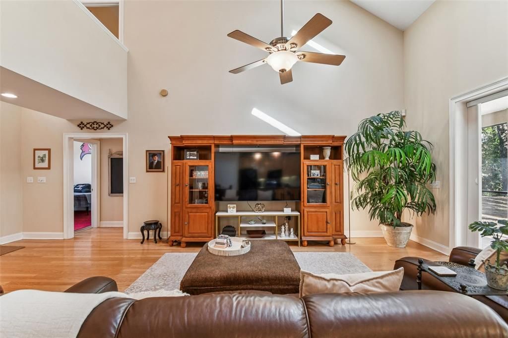 En Venta: $625,000 (4 camas, 3 baños, 2516 Pies cuadrados)