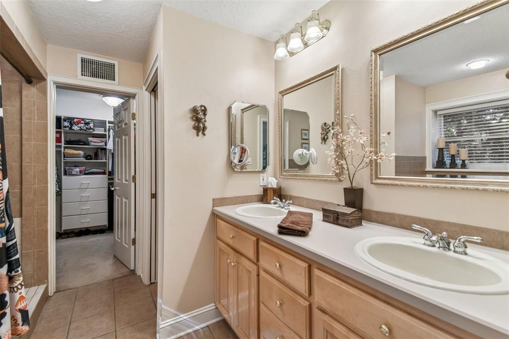 En Venta: $625,000 (4 camas, 3 baños, 2516 Pies cuadrados)