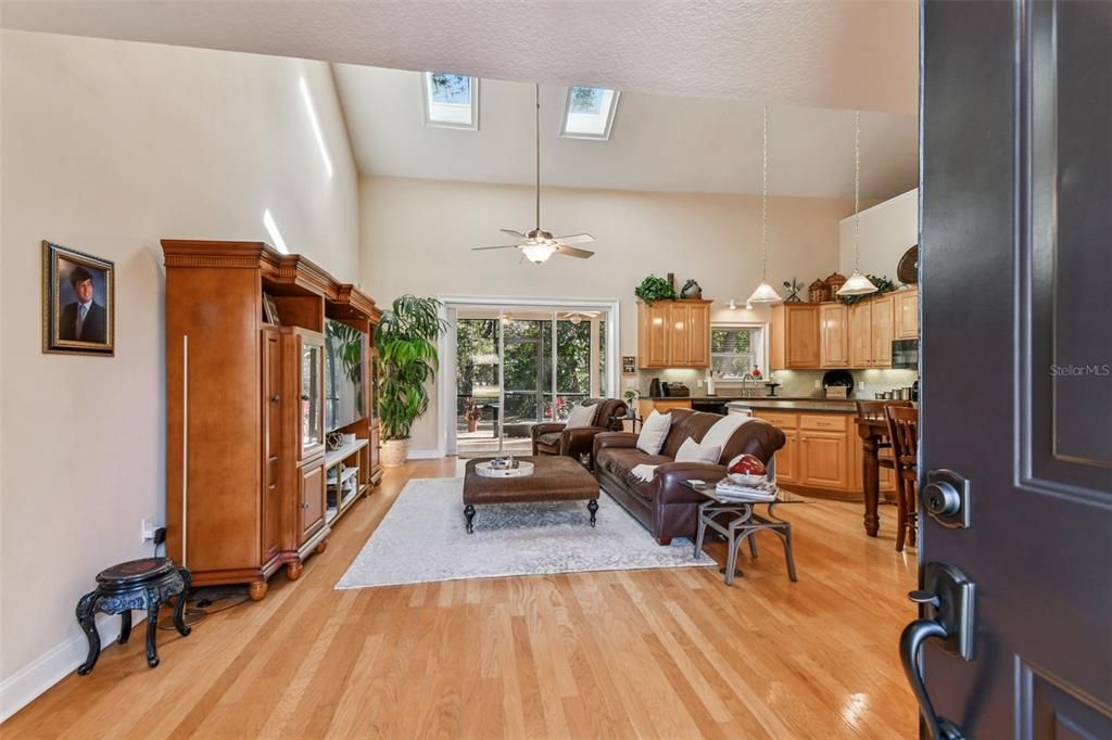 En Venta: $625,000 (4 camas, 3 baños, 2516 Pies cuadrados)