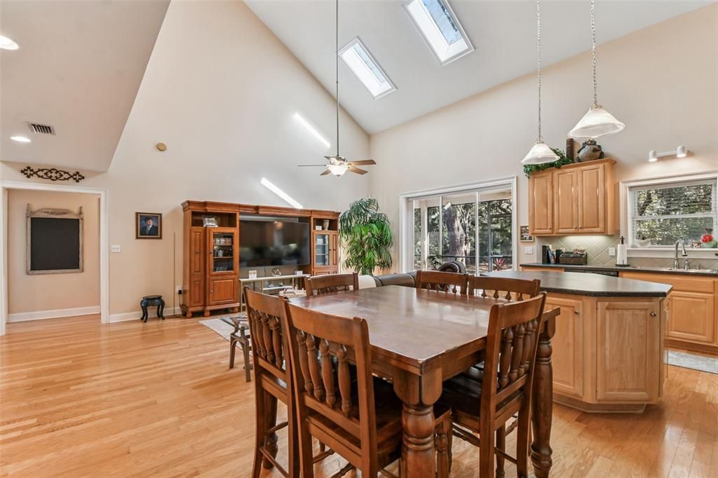 En Venta: $625,000 (4 camas, 3 baños, 2516 Pies cuadrados)