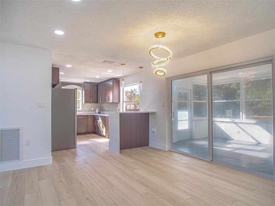 待售: $260,000 (2 贝兹, 2 浴室, 990 平方英尺)