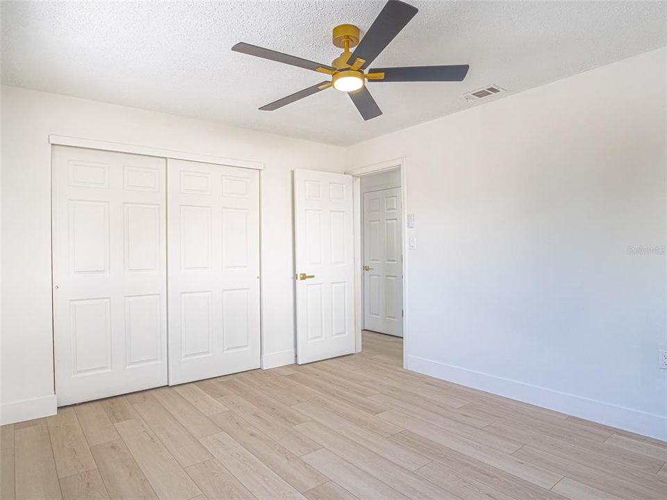 待售: $260,000 (2 贝兹, 2 浴室, 990 平方英尺)