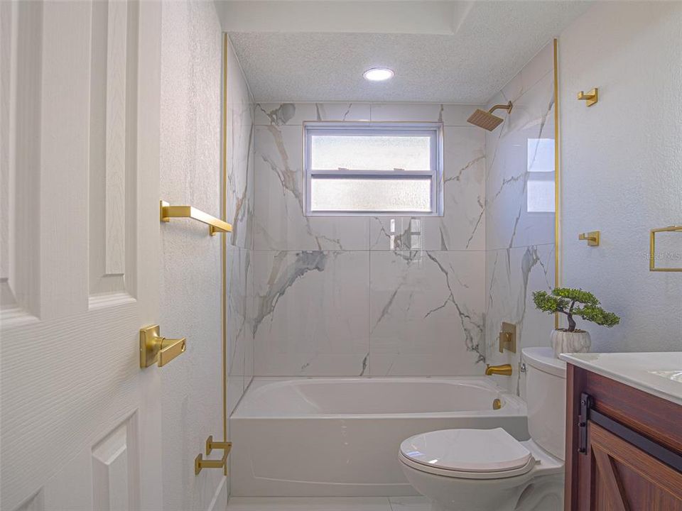 待售: $260,000 (2 贝兹, 2 浴室, 990 平方英尺)