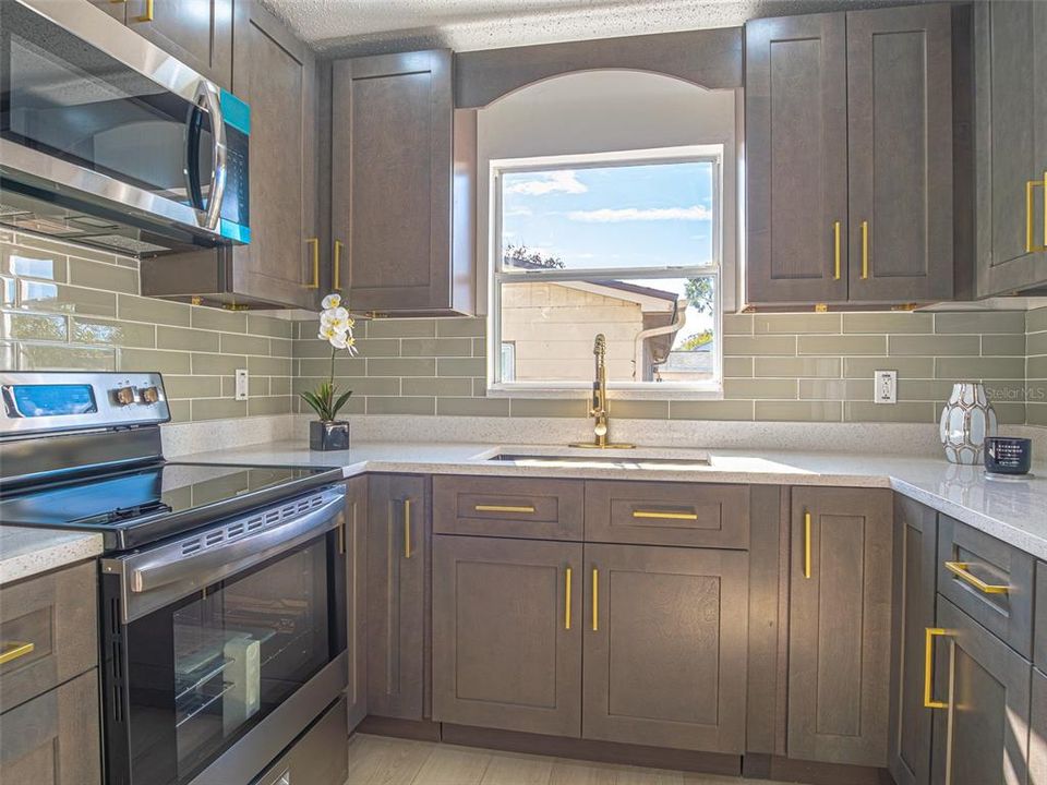 待售: $260,000 (2 贝兹, 2 浴室, 990 平方英尺)