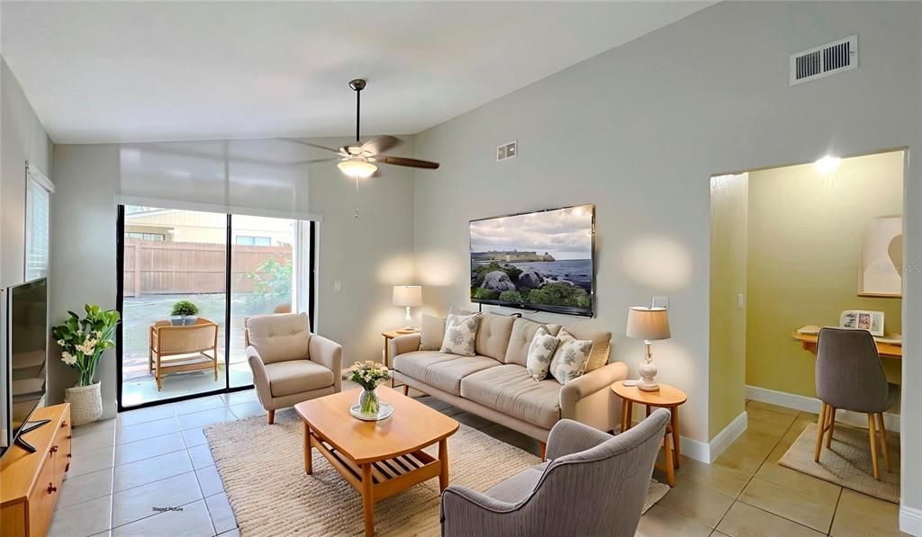 For Sale: $295,000 (2 beds, 2 baths, 982 Square Feet)