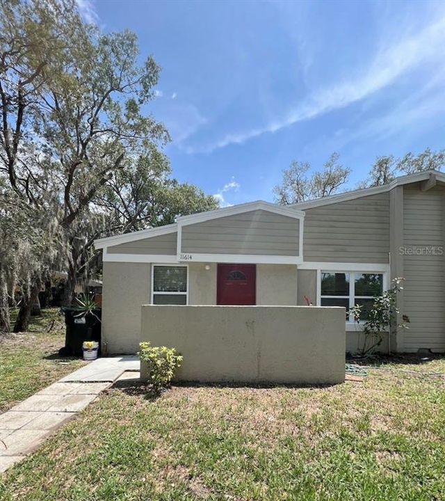 For Sale: $295,000 (2 beds, 2 baths, 982 Square Feet)