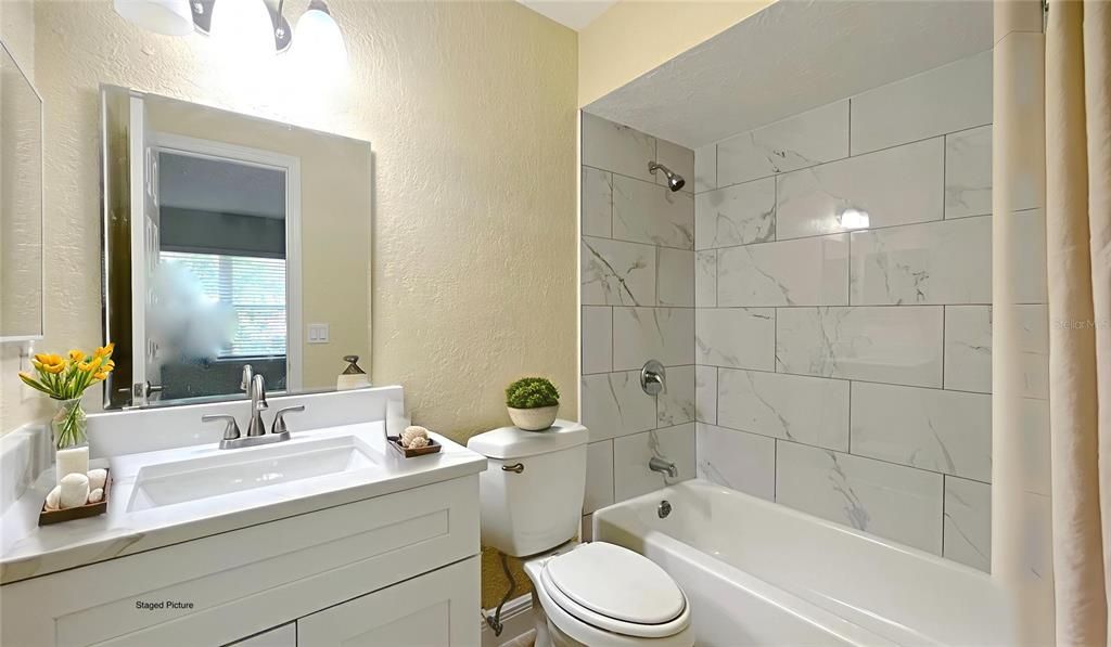 For Sale: $295,000 (2 beds, 2 baths, 982 Square Feet)