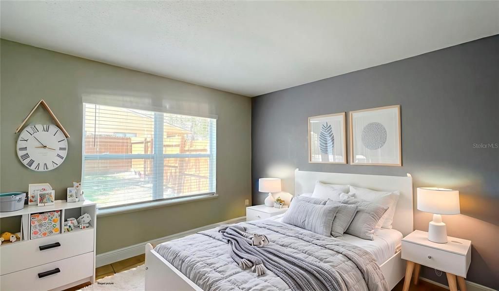 For Sale: $295,000 (2 beds, 2 baths, 982 Square Feet)