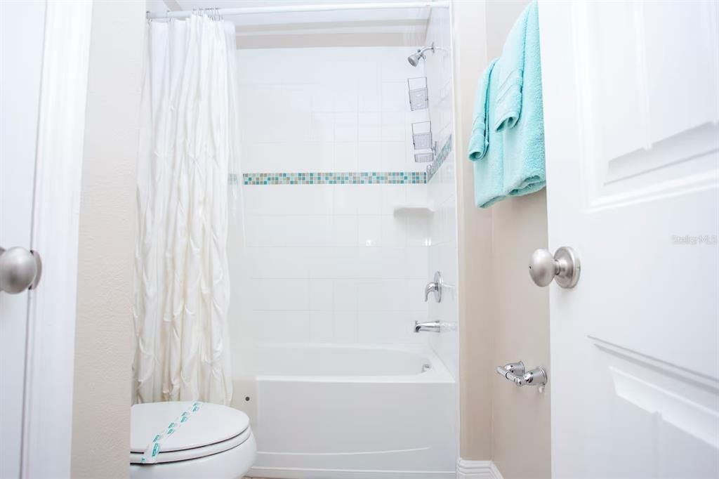 For Sale: $610,000 (6 beds, 6 baths, 3642 Square Feet)