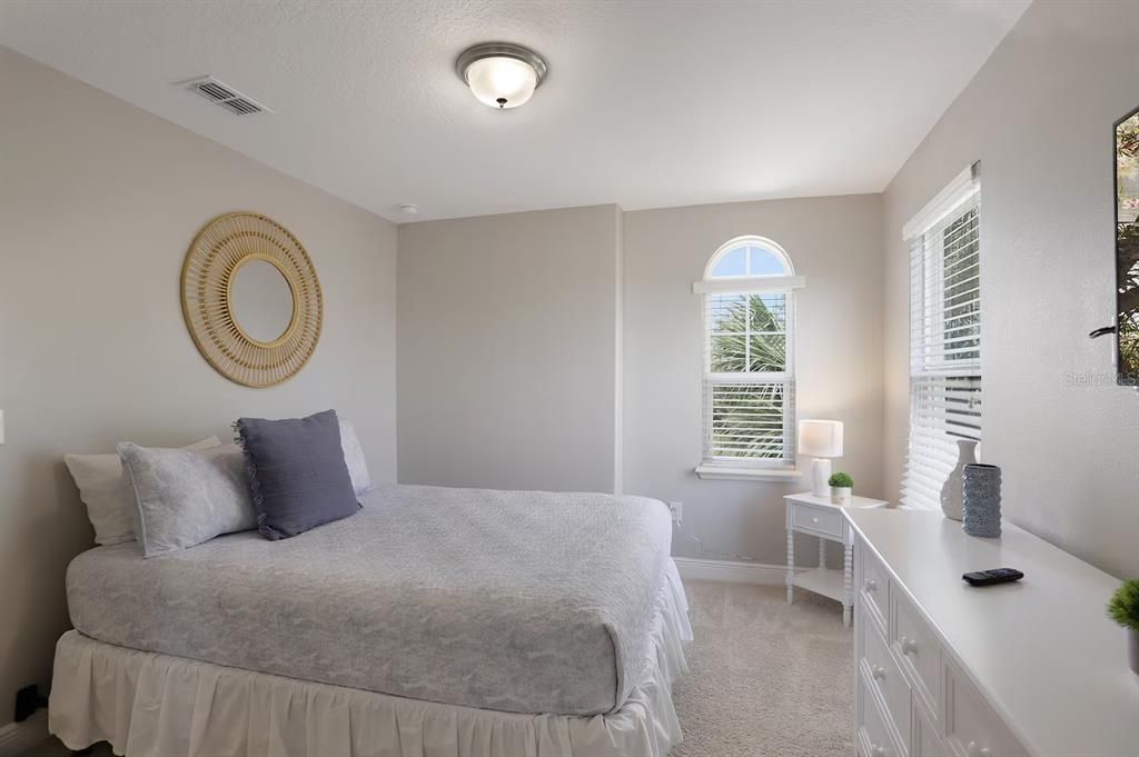 For Sale: $610,000 (6 beds, 6 baths, 3642 Square Feet)