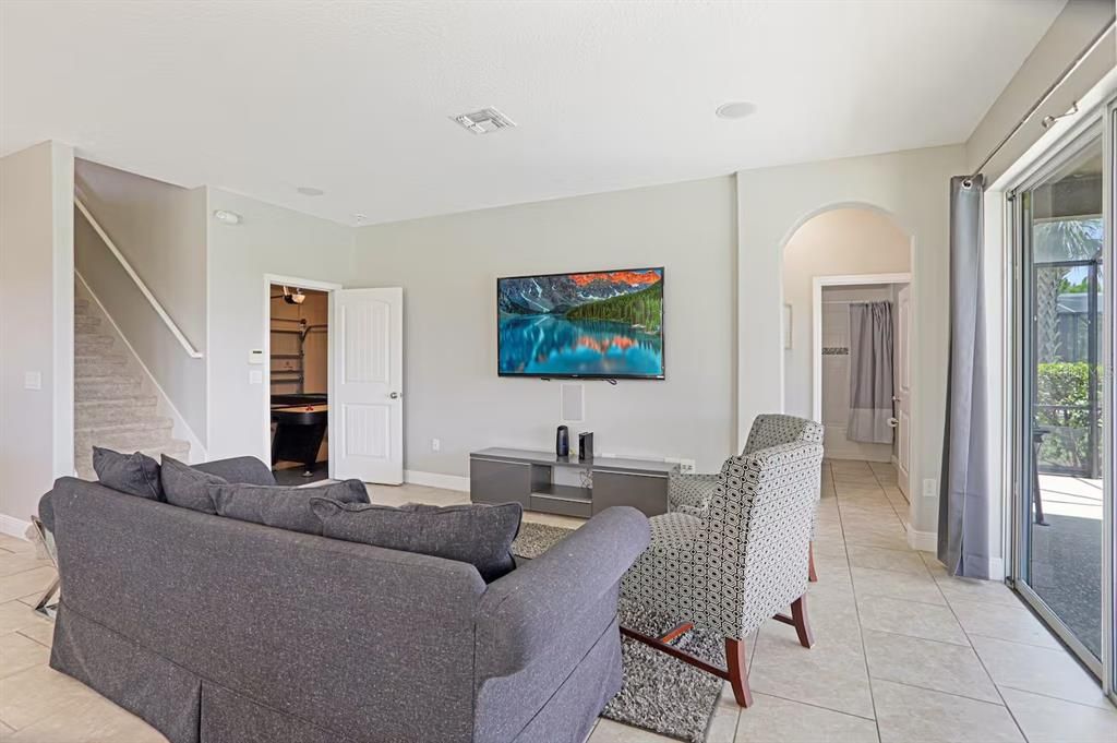 For Sale: $610,000 (6 beds, 6 baths, 3642 Square Feet)