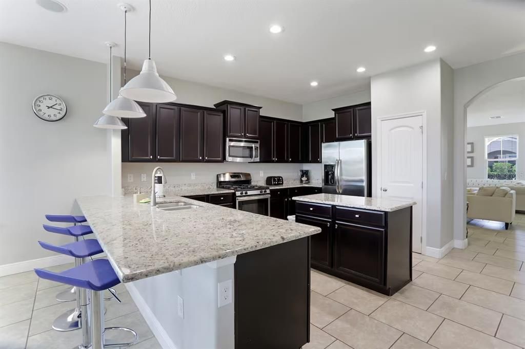 For Sale: $610,000 (6 beds, 6 baths, 3642 Square Feet)