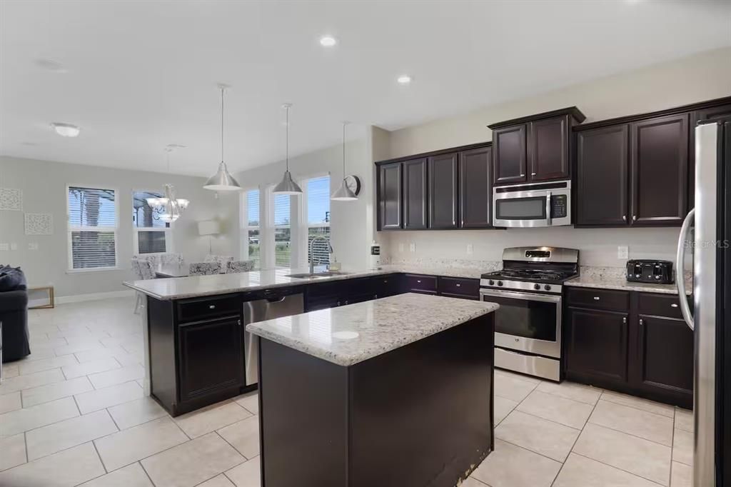 For Sale: $610,000 (6 beds, 6 baths, 3642 Square Feet)