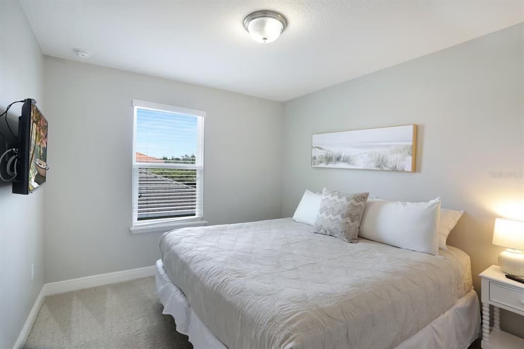 For Sale: $610,000 (6 beds, 6 baths, 3642 Square Feet)