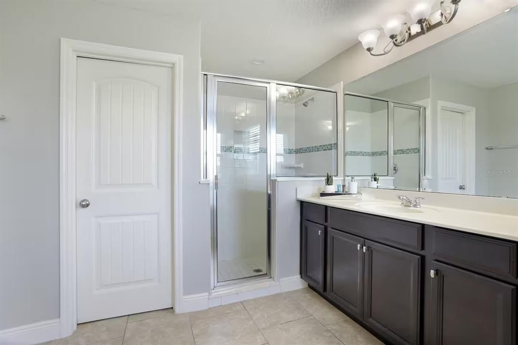 For Sale: $610,000 (6 beds, 6 baths, 3642 Square Feet)