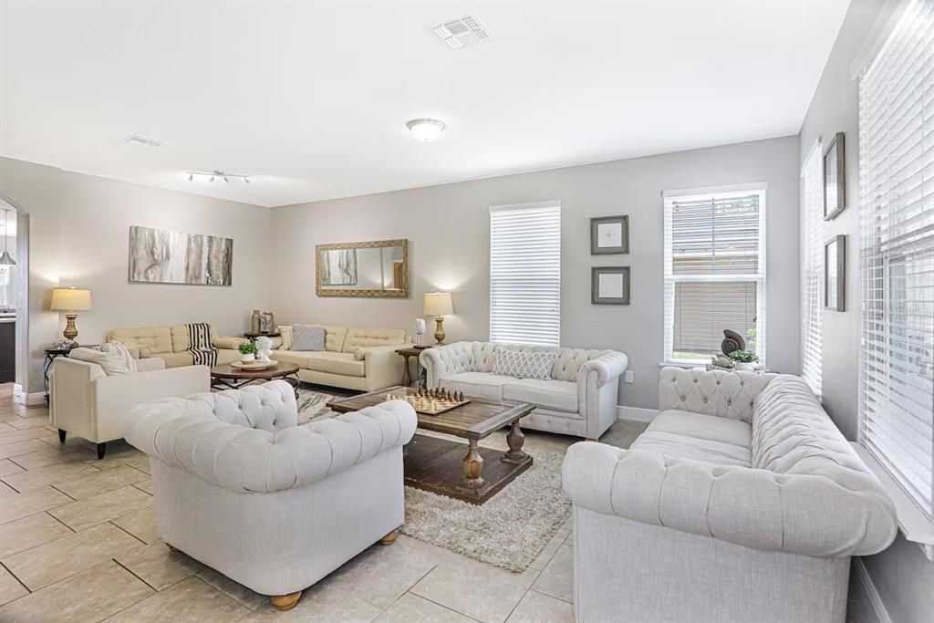 For Sale: $610,000 (6 beds, 6 baths, 3642 Square Feet)