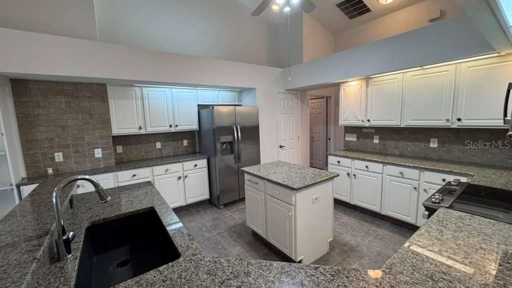 出租: $3,450 (3 贝兹, 2 浴室, 2522 平方英尺)