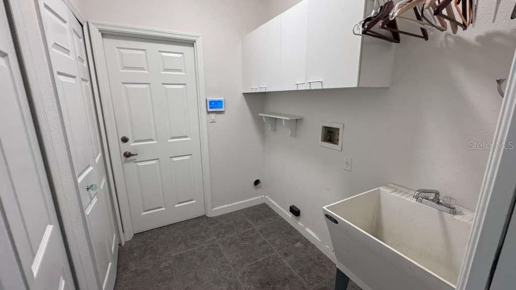 出租: $3,450 (3 贝兹, 2 浴室, 2522 平方英尺)