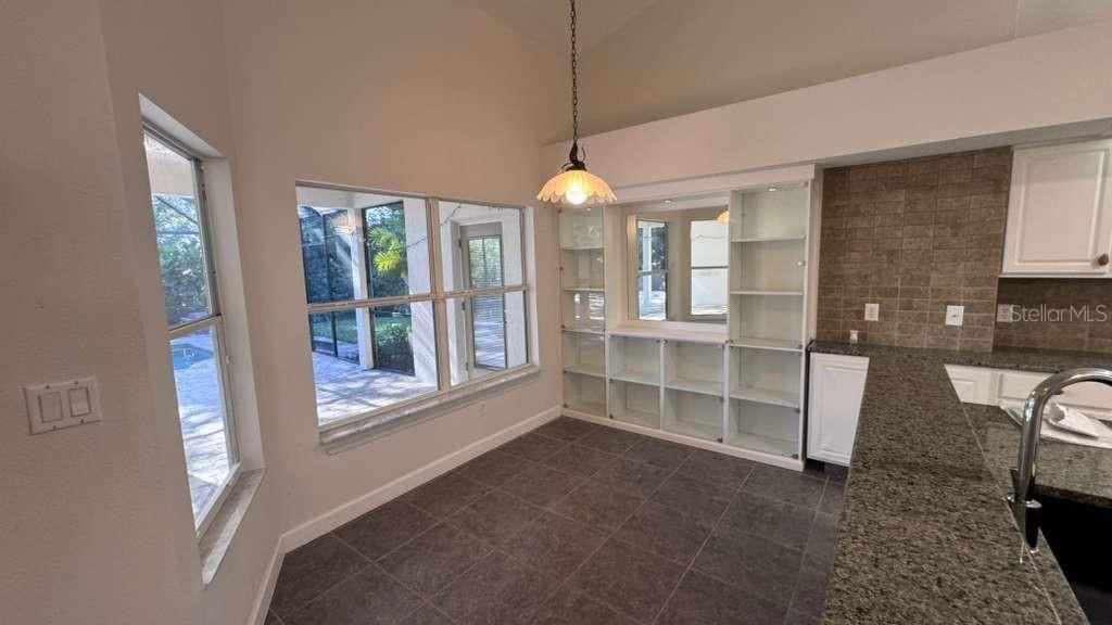 出租: $3,450 (3 贝兹, 2 浴室, 2522 平方英尺)